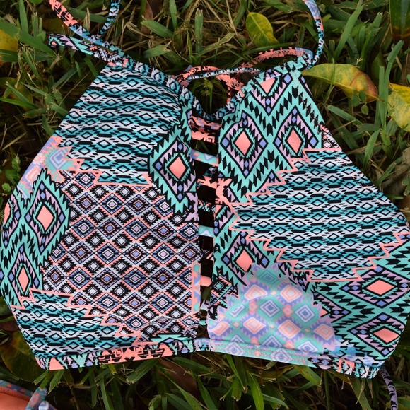 Bikini - Picture 2 of 4